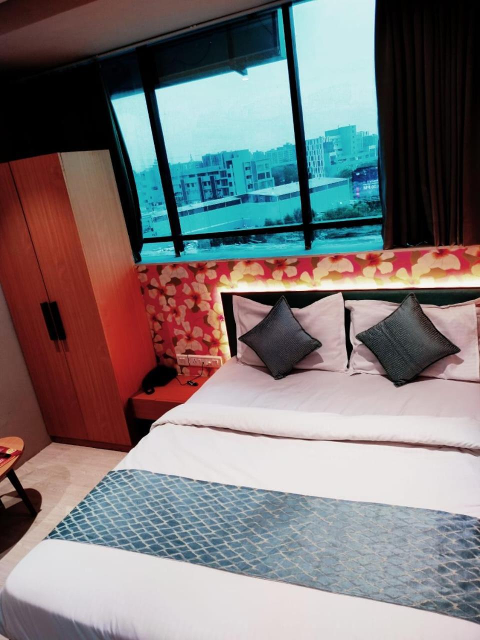 Kiran Hotel