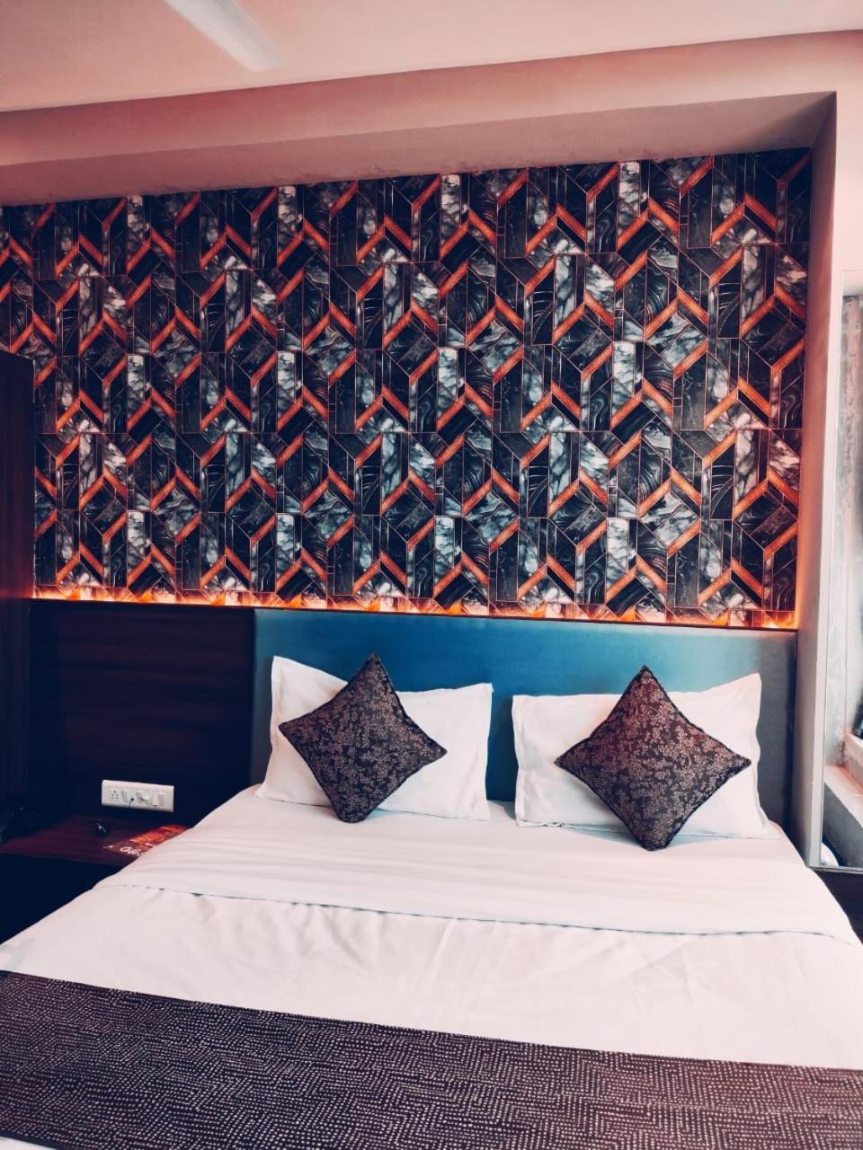 Kiran Hotel